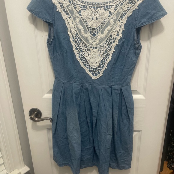 Taylor & Sage Blue Dress with White Lace Back - Picture 3 of 15